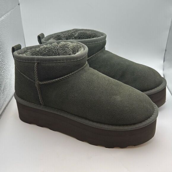 CUSHIONAIRE Cozy Womenβs Platform Ankle Boots SIZEβ9 WIDE OLIVE PREOWNED GREAT C - Picture 1 of 7